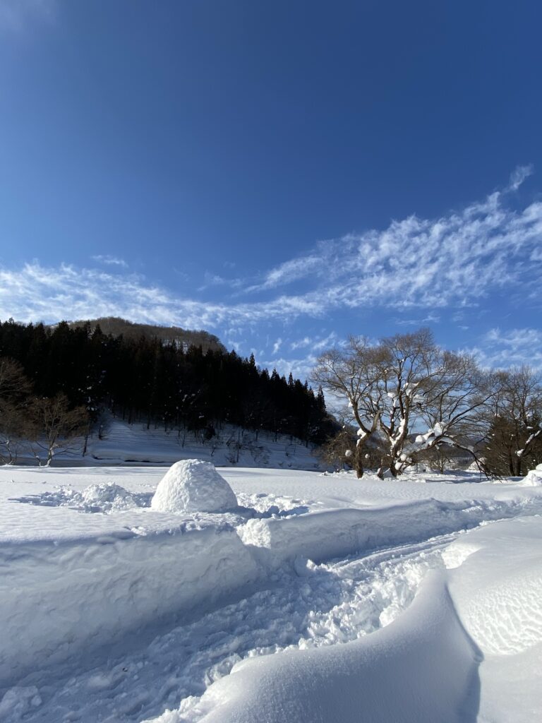 イグルーと青空