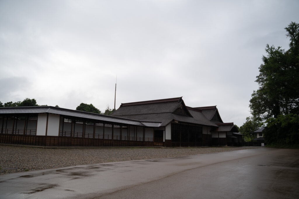 雨の日の勝興寺大広間