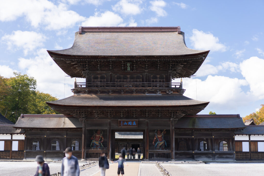 瑞龍寺山門